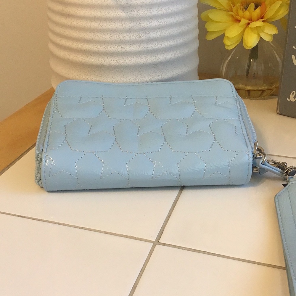 ‘No Boundaries’ Baby Blue Wallet/Wristlet NWT - Picture 6 of 8